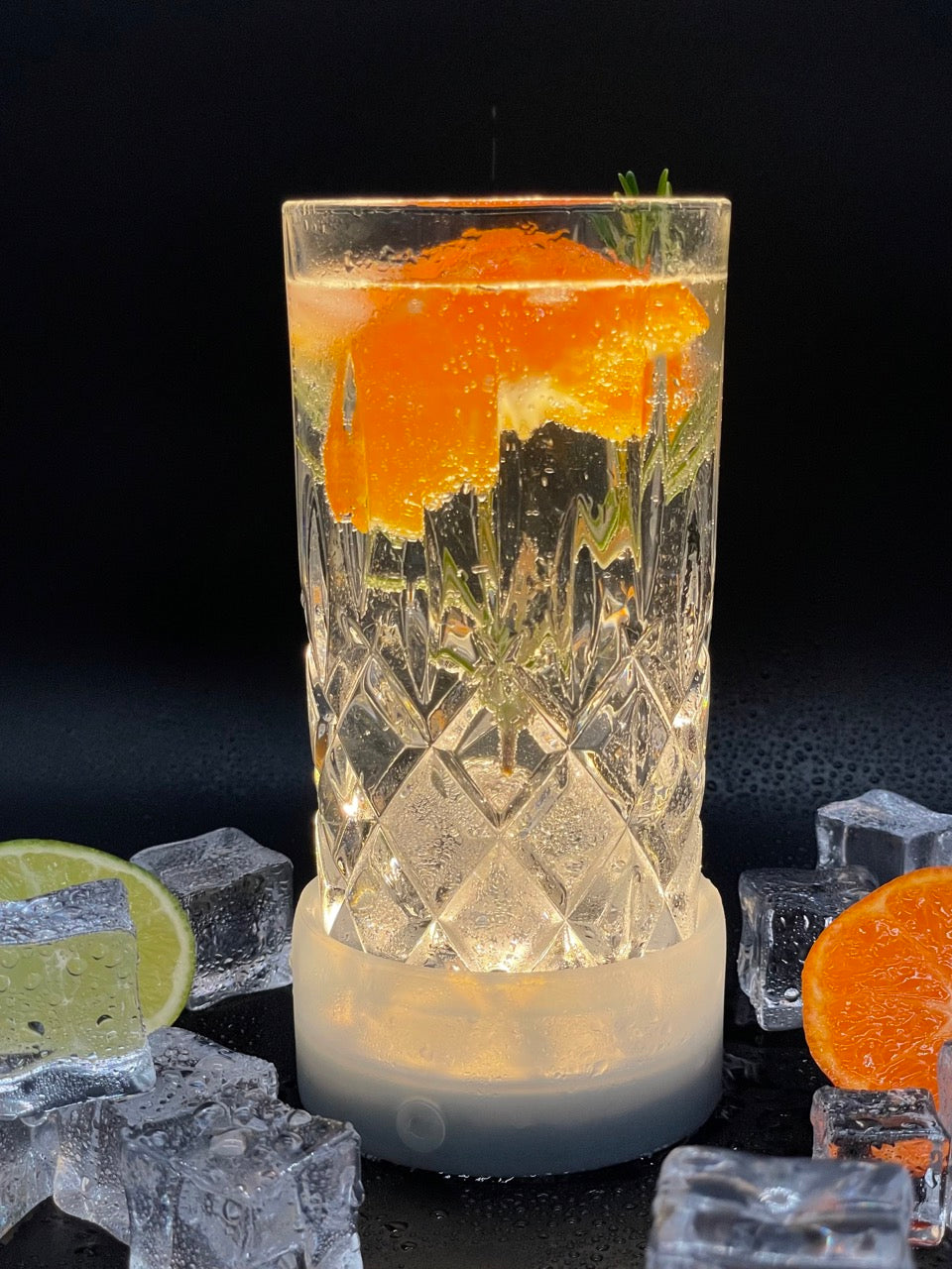 Der perfekte Gin-Cocktail mit Orange und Rosmarin